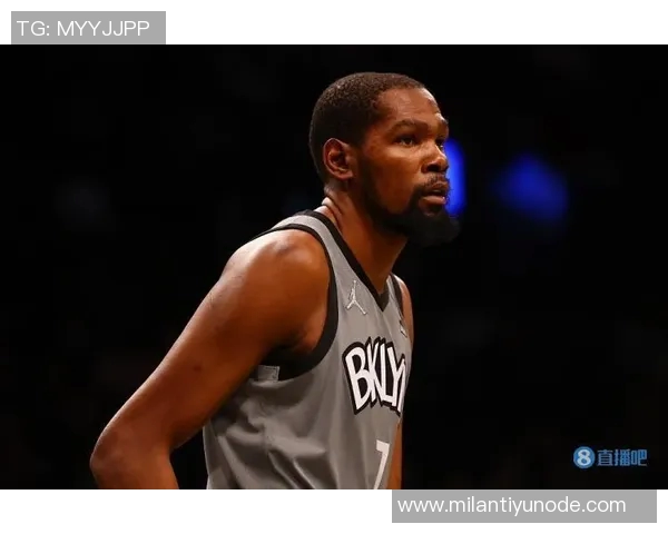 杜兰特表现稳定半场8投5中贡献11分5助攻助力球队争胜