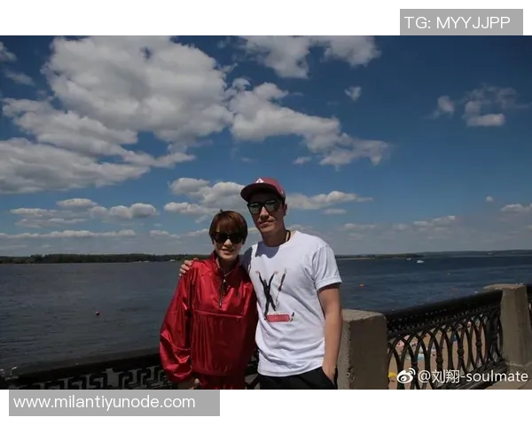 女友社媒分享与内维斯迪士尼乐园甜蜜游玩瞬间引发热议 女友社媒分享与内维斯迪士尼乐园甜蜜游玩瞬间引发热议