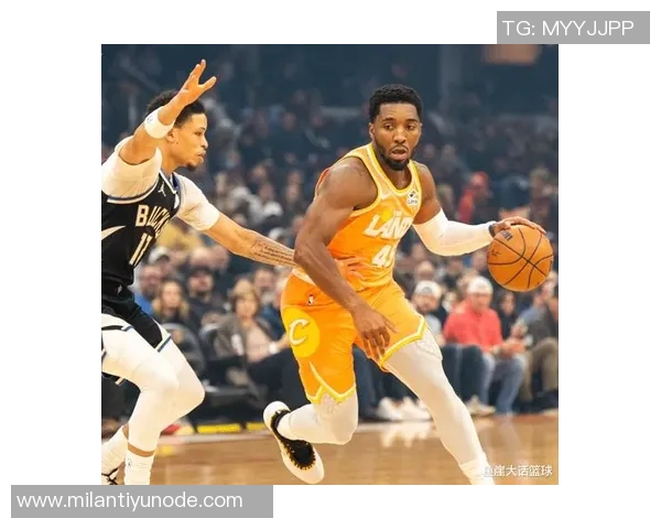 米切尔首节独得13分表现抢眼但失误和犯规略显频繁